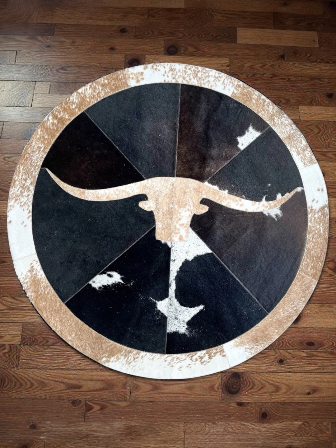 Premium Round Longhorn Cowhide Area Rug 4x4